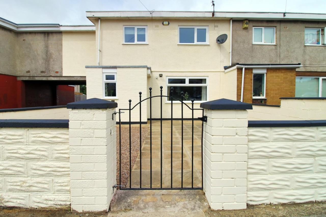 Family Home In The Charming Coastal Town Of Barry Exterior foto